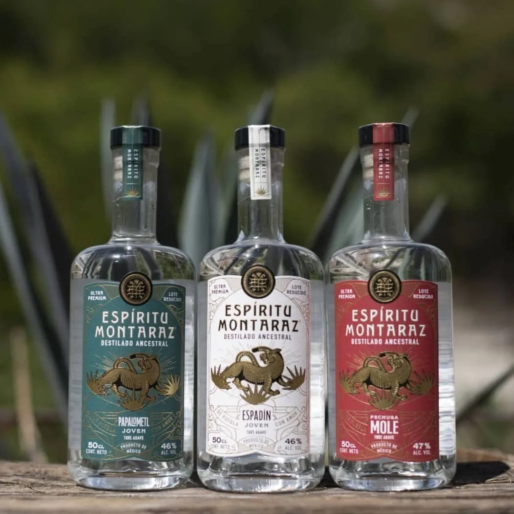 Squared Espiritu Montaraz mezcals with agave plants